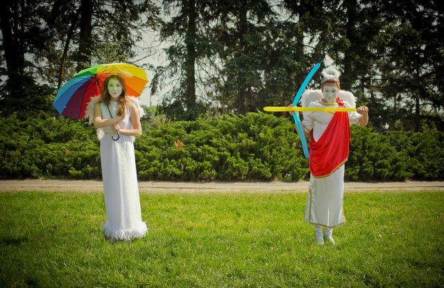 Romantic mime walkact performance in Berlin walkact angel couple with umbrella and Cupid arrow Berlin