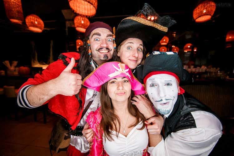 Silvester auf hoher See. Fast. Pantomime Piraten Trio: walkact bei Silvester Party