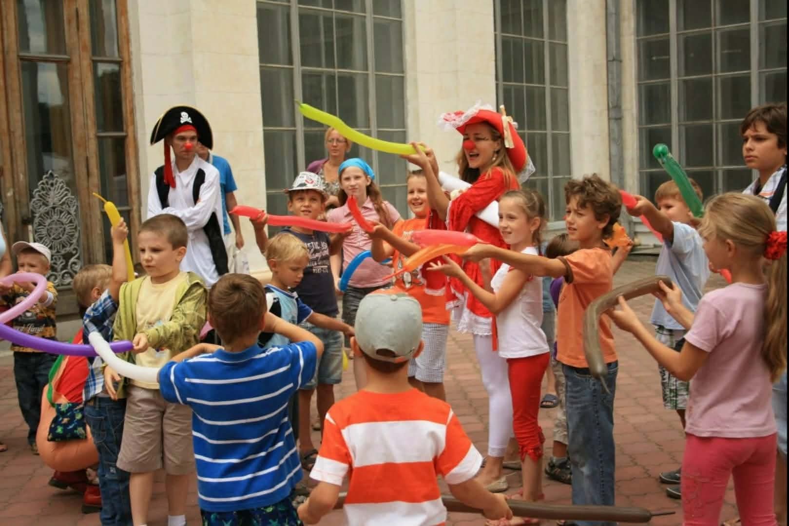 Piraten-Show und Clown für Kinder: Animation mit Ballons auf Usedom und in Hamburg.